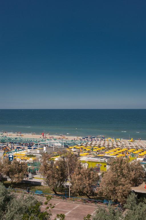 Hotel Madison Riccione Eksteriør billede